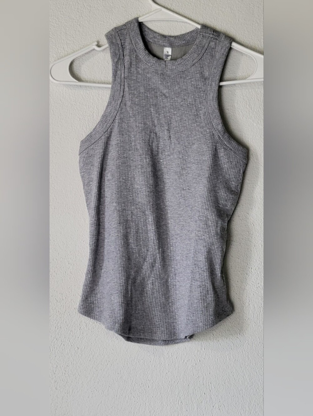Top Deportivo Fabletics Gris Acanalado Sostén Integrado Talla S